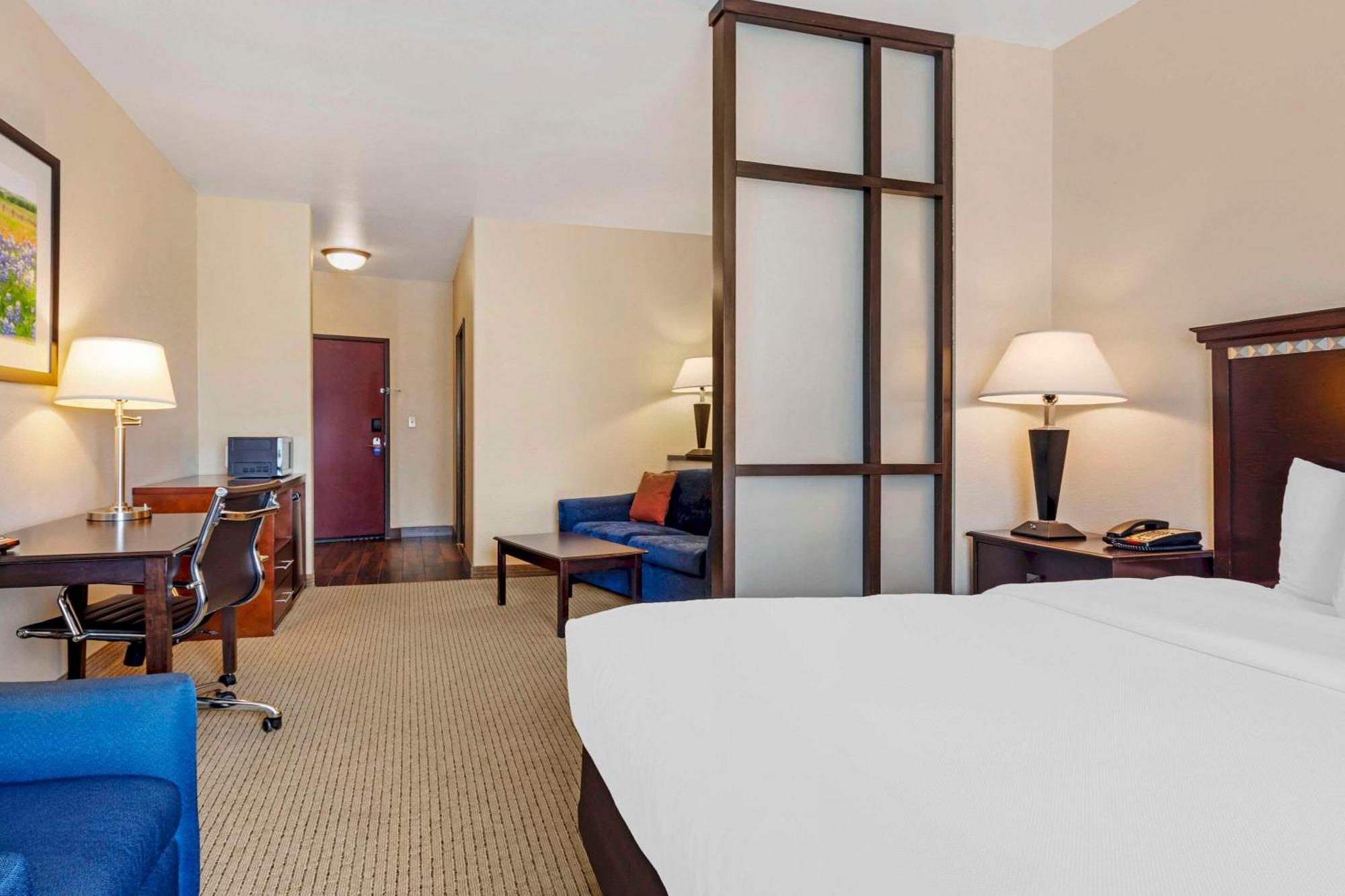 Comfort Suites Palestine Εξωτερικό φωτογραφία